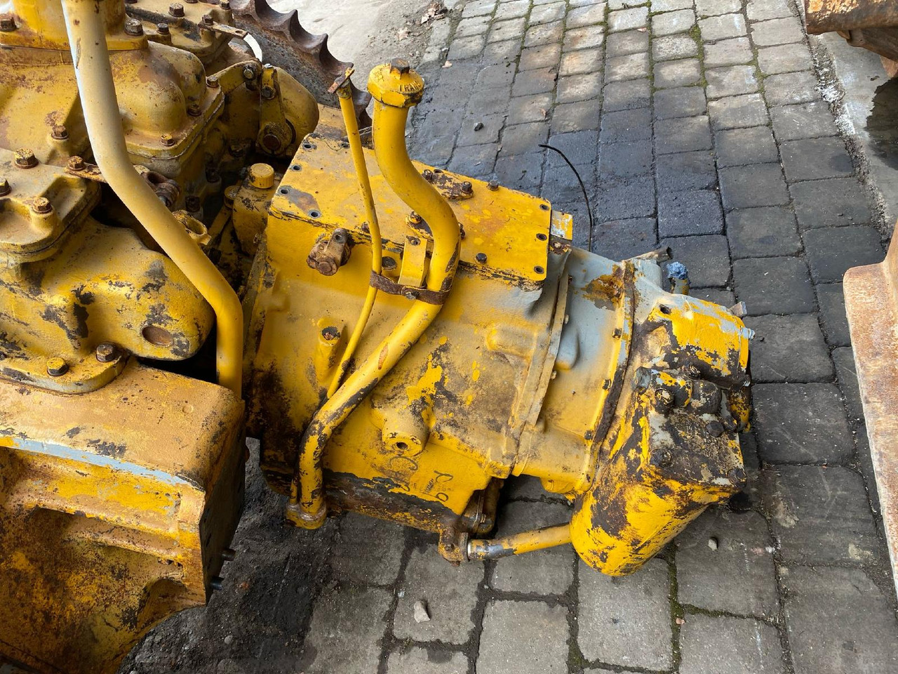 Caterpillar CAT D 951 - Boîte de vitesse pour Engins de chantier: photos 4 Caterpillar CAT D 951 - Boîte de vitesse pour Engins de chantier: photos 4