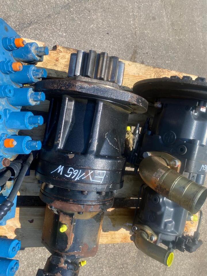 Hitachi Transmittal 705TF2 aus EX 165 W - Moteur de rotation pour Engins de chantier: photos 1 Hitachi Transmittal 705TF2 aus EX 165 W - Moteur de rotation pour Engins de chantier: photos 1