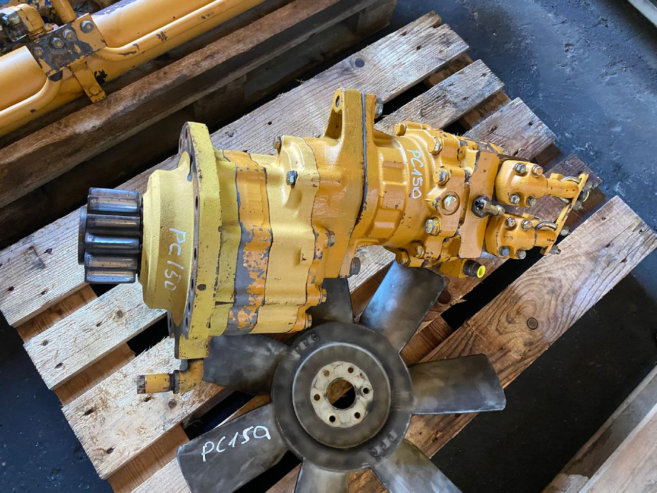 Komatsu PC 150 - Moteur de rotation pour Engins de chantier: photos 1 Komatsu PC 150 - Moteur de rotation pour Engins de chantier: photos 1