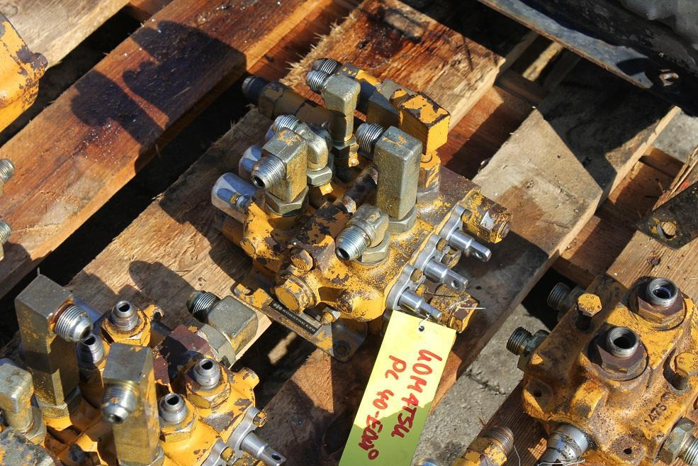 Komatsu PC 40 - Valve hydraulique pour Engins de chantier: photos 3 Komatsu PC 40 - Valve hydraulique pour Engins de chantier: photos 3
