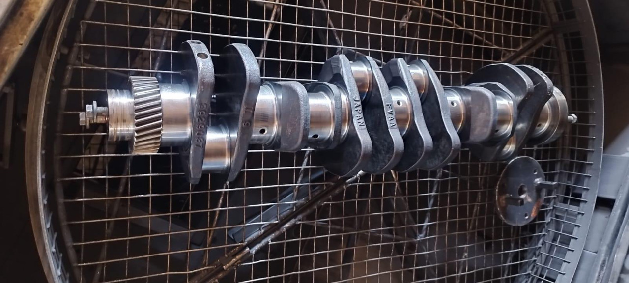 Komatsu SAA6D102E-2 - Moteur pour Engins de chantier: photos 1 Komatsu SAA6D102E-2 - Moteur pour Engins de chantier: photos 1