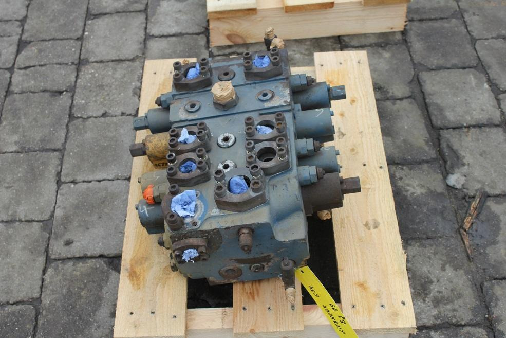 Liebherr 574 - Valve hydraulique pour Engins de chantier: photos 3 Liebherr 574 - Valve hydraulique pour Engins de chantier: photos 3