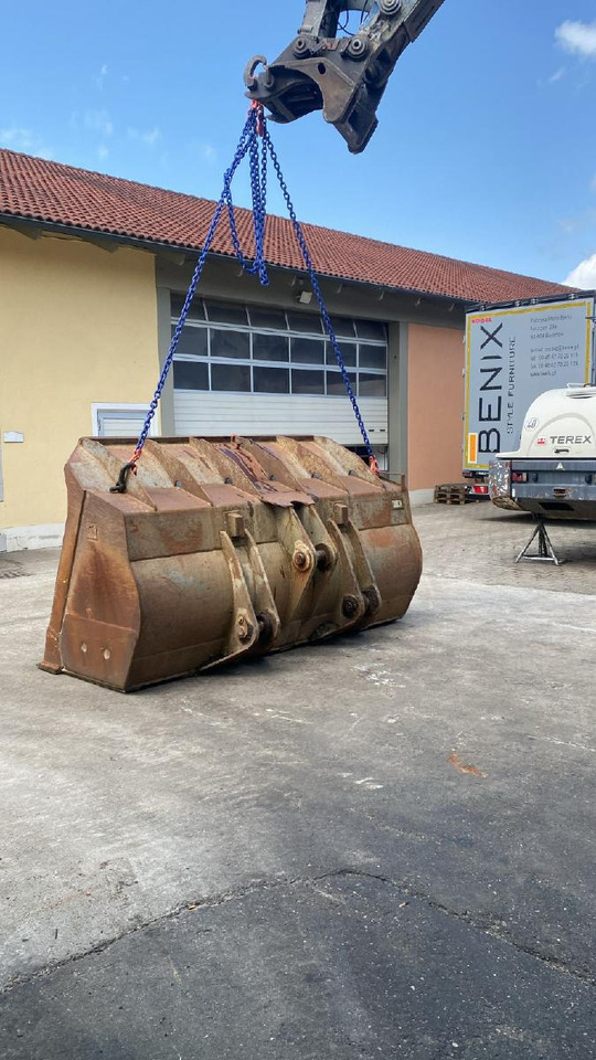 Liebherr L 564 - Godet pour chargeur: photos 4 Liebherr L 564 - Godet pour chargeur: photos 4
