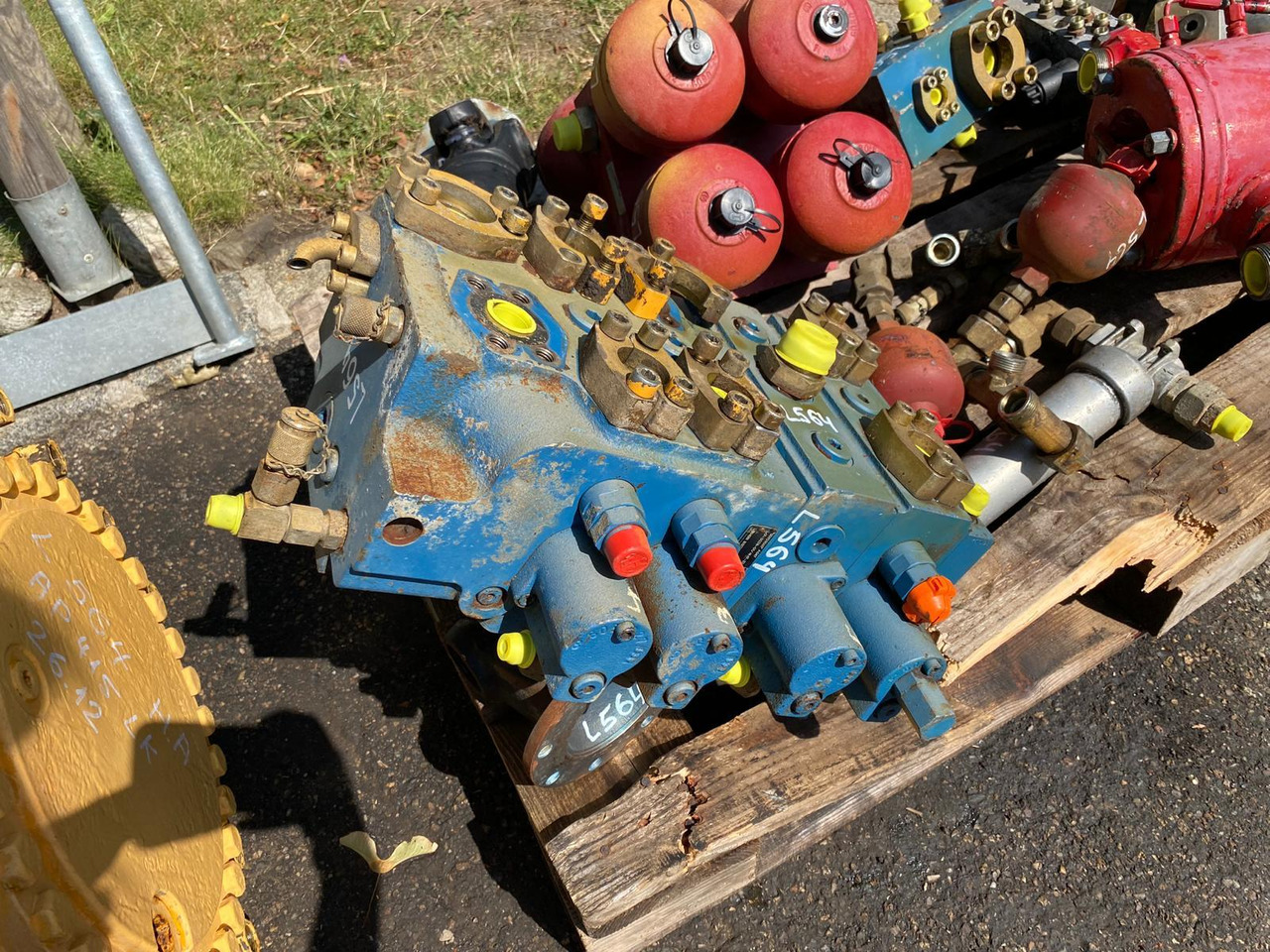 Liebherr L564 - Valve hydraulique pour Engins de chantier: photos 3 Liebherr L564 - Valve hydraulique pour Engins de chantier: photos 3