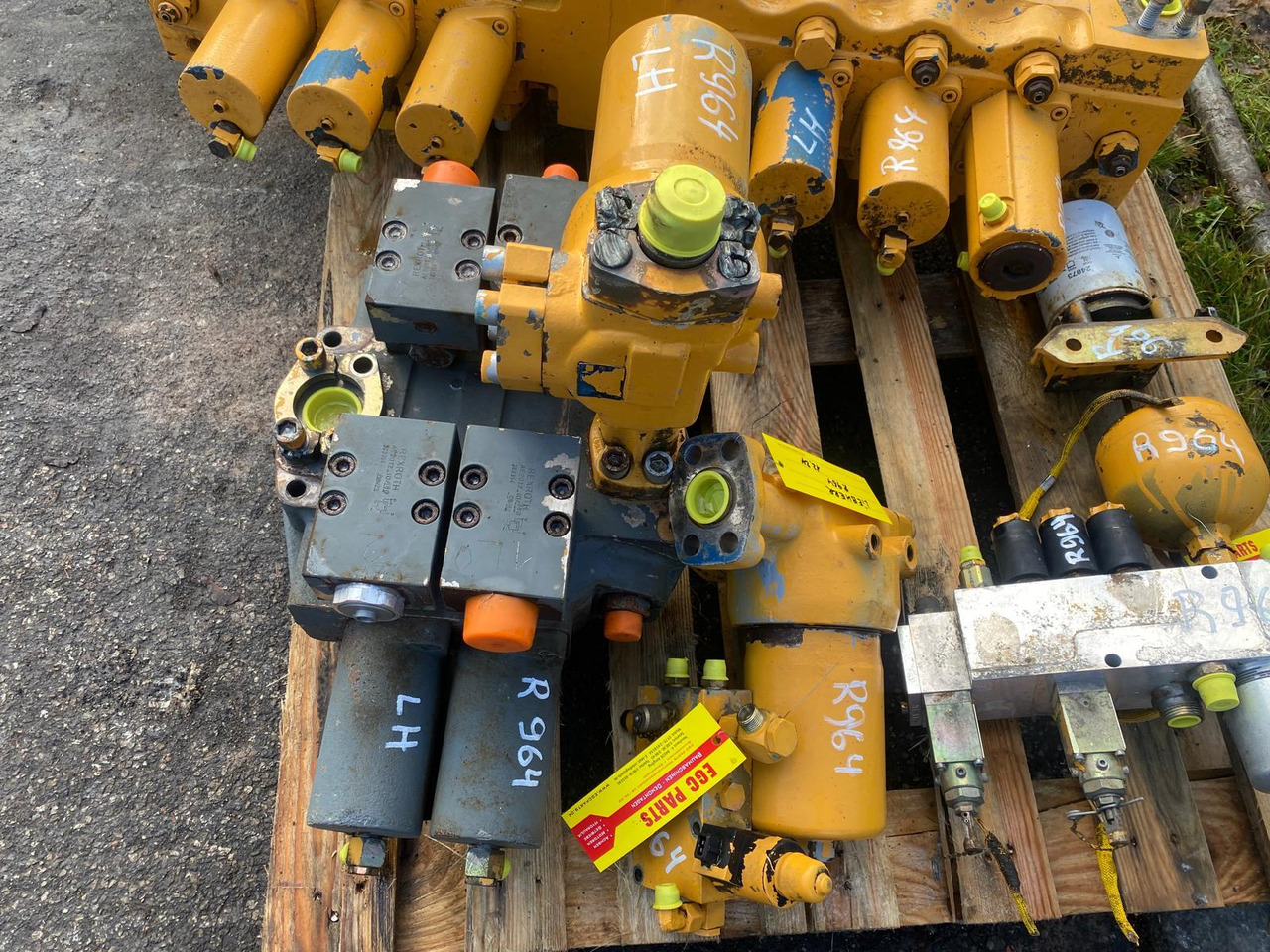 Liebherr R 964 B LIT - Valve hydraulique pour Engins de chantier: photos 2 Liebherr R 964 B LIT - Valve hydraulique pour Engins de chantier: photos 2