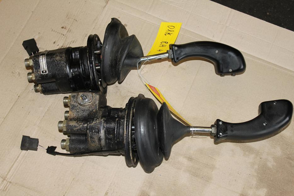 O&K RH 4 PMS Joystick - Cabine et intérieur pour Engins de chantier: photos 2 O&K RH 4 PMS Joystick - Cabine et intérieur pour Engins de chantier: photos 2
