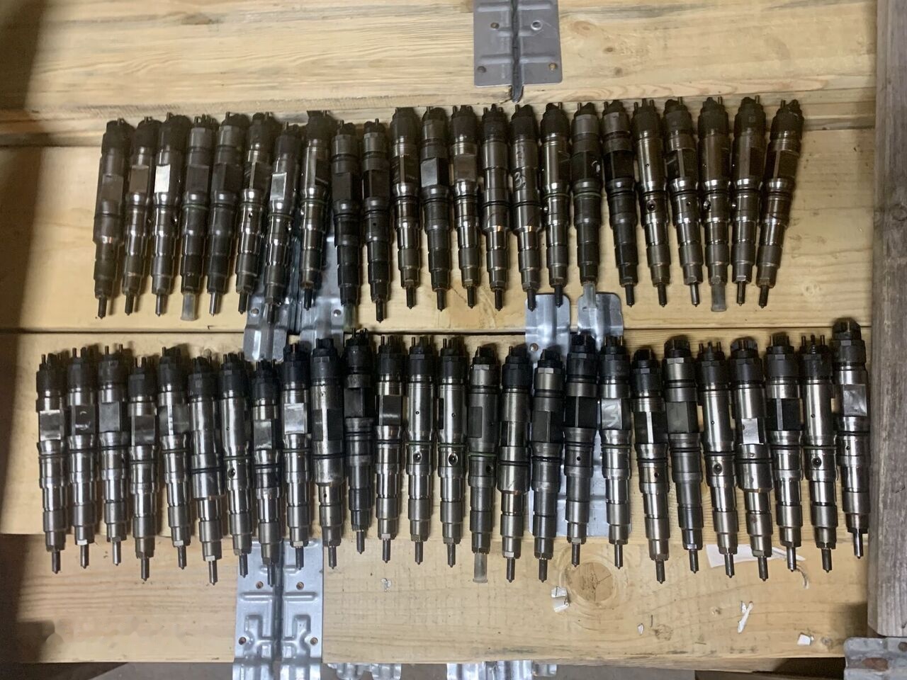 Bosch 0445120420 MAN TGX-S truck - Injecteur pour Camion: photos 1 Bosch 0445120420 MAN TGX-S truck - Injecteur pour Camion: photos 1