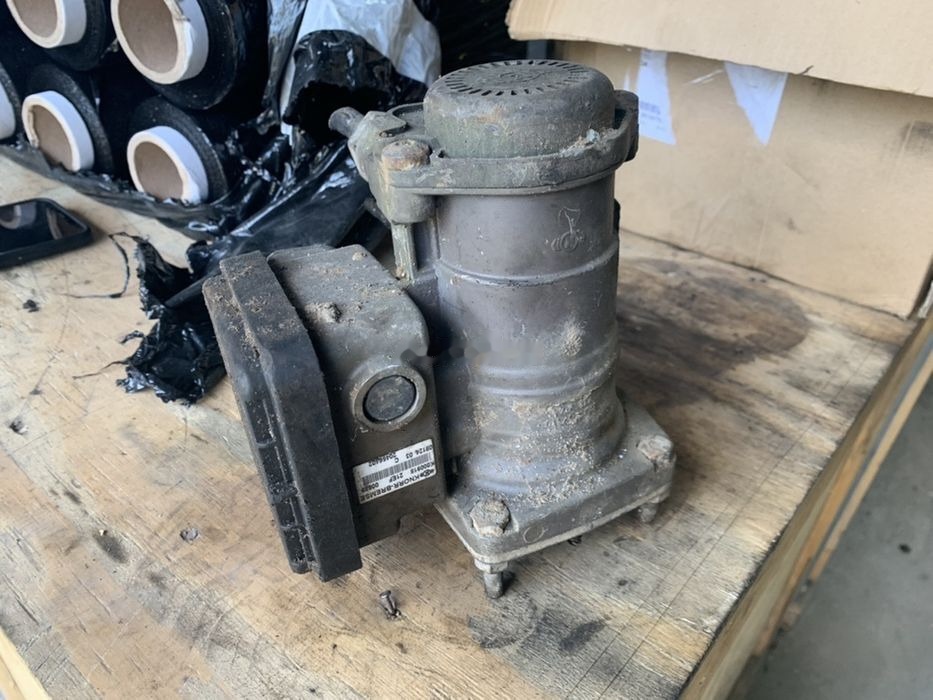 Knorr-Bremse SCANIA MAN VOVLO MAN K000918 / K000919 / K000917 - Valve de frein pour Camion: photos 1 Knorr-Bremse SCANIA MAN VOVLO MAN K000918 / K000919 / K000917 - Valve de frein pour Camion: photos 1