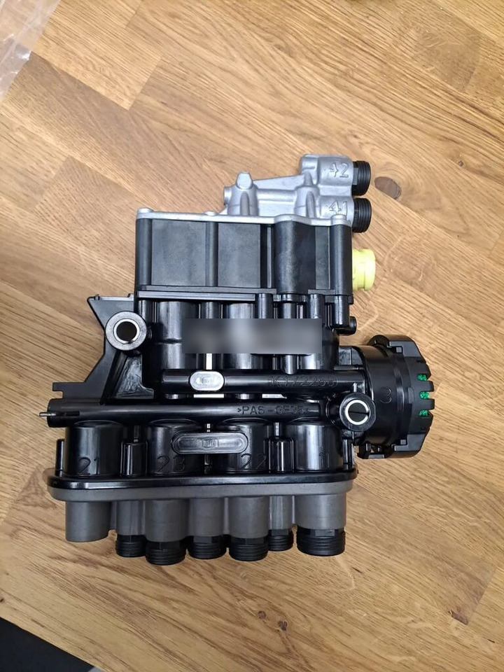 ZAWÓR ECAS K058032N00 NOWY Zawór Sterujący Poduszek Knorr Bremse K058032N00 - Valve de frein pour Camion: photos 1 ZAWÓR ECAS K058032N00 NOWY Zawór Sterujący Poduszek Knorr Bremse K058032N00 - Valve de frein pour Camion: photos 1