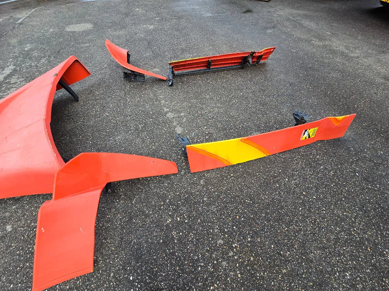 MAN TGX Spoiler - Aérodynamique/ Spoilers pour Camion: photos 1 MAN TGX Spoiler - Aérodynamique/ Spoilers pour Camion: photos 1