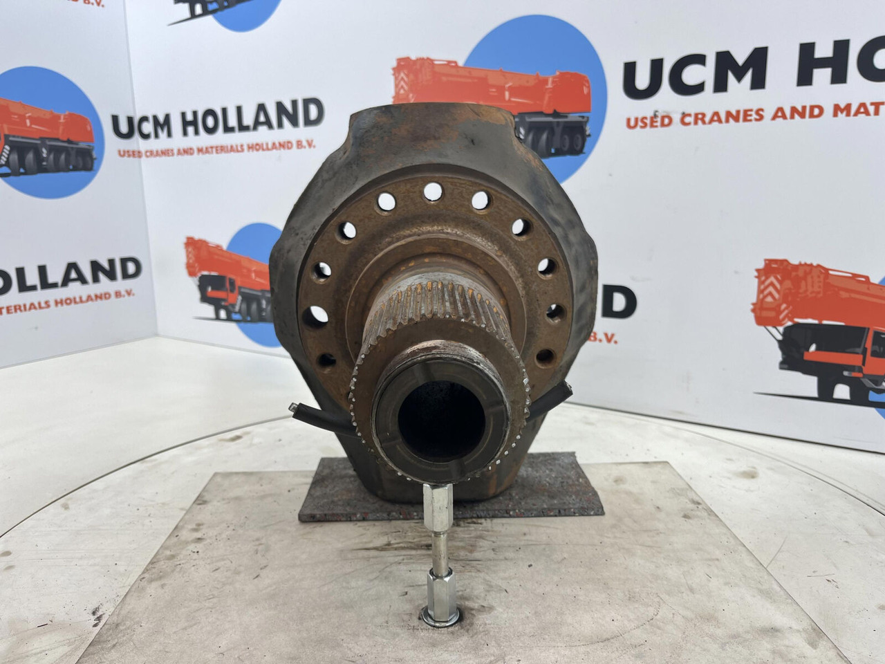 FAUN RTF 40 Steering knuckle 16 holes axle 3 - Fusée d'essieu pour Grue: photos 2 FAUN RTF 40 Steering knuckle 16 holes axle 3 - Fusée d'essieu pour Grue: photos 2