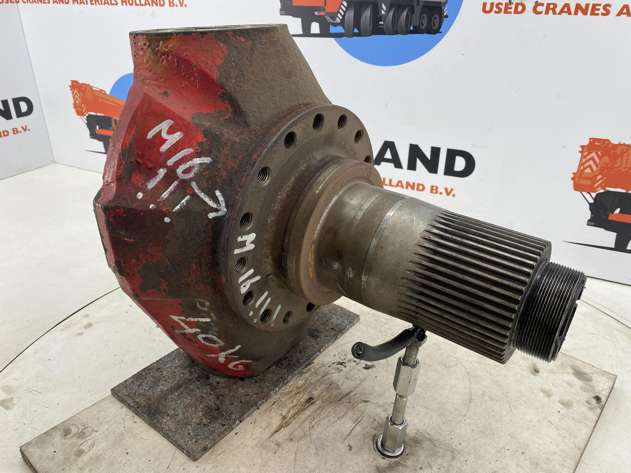Gottwald AMK 70 Steering knuckle 16 holes axle 2 - Fusée d'essieu pour Grue mobile: photos 3 Gottwald AMK 70 Steering knuckle 16 holes axle 2 - Fusée d'essieu pour Grue mobile: photos 3