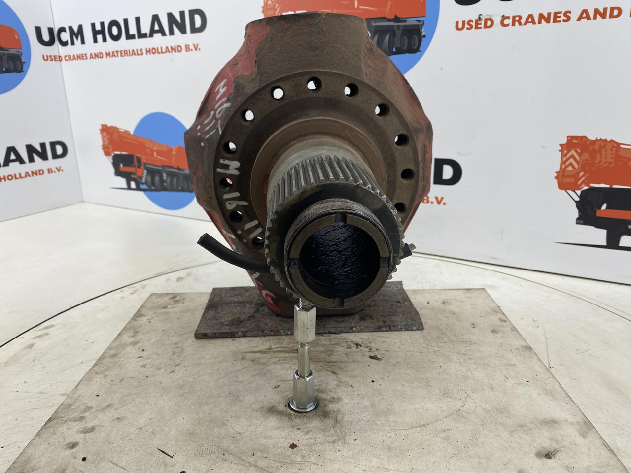 Gottwald AMK 70 Steering knuckle 16 holes axle 2 - Fusée d'essieu pour Grue mobile: photos 2 Gottwald AMK 70 Steering knuckle 16 holes axle 2 - Fusée d'essieu pour Grue mobile: photos 2