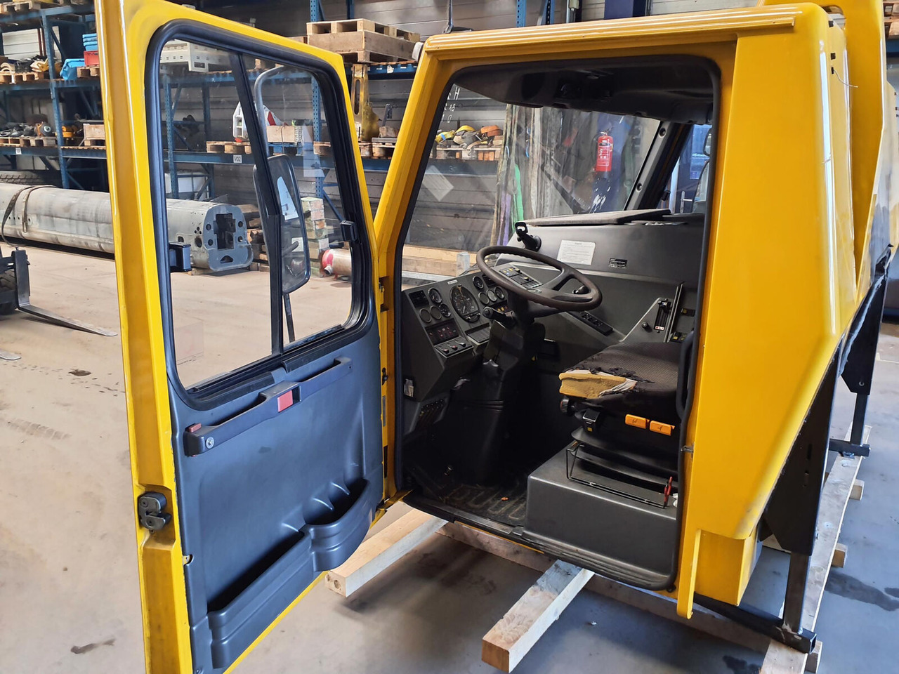 Grove GMK 3050 driver cabine complete - Cabine pour Grue mobile: photos 5 Grove GMK 3050 driver cabine complete - Cabine pour Grue mobile: photos 5