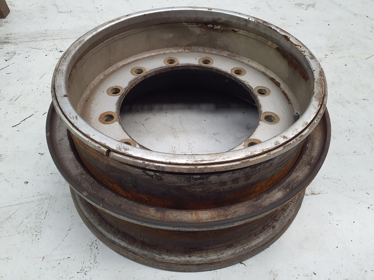 Grove Rim 445/95R25 12 14.5 3p - Jante pour Grue: photos 1 Grove Rim 445/95R25 12 14.5 3p - Jante pour Grue: photos 1