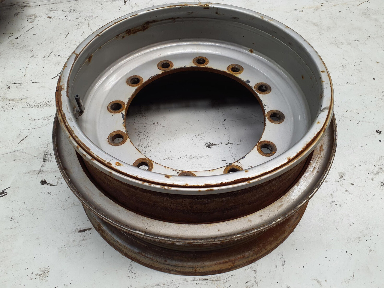 Grove Rim 445/95R25 12 14.5 3p - Jante pour Grue: photos 1 Grove Rim 445/95R25 12 14.5 3p - Jante pour Grue: photos 1