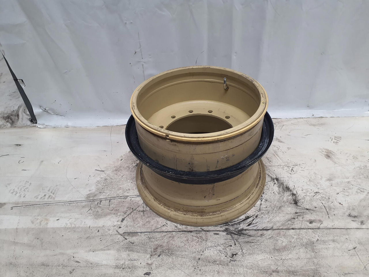 Grove Rim 525/80R25 12 20.5 3p - Jante pour Grue: photos 1 Grove Rim 525/80R25 12 20.5 3p - Jante pour Grue: photos 1