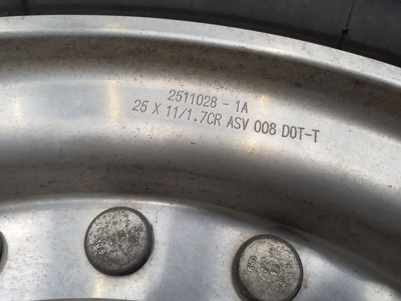 Grove Wheel 445/95R25 12 9 2p alu - Roue complète pour Grue: photos 4 Grove Wheel 445/95R25 12 9 2p alu - Roue complète pour Grue: photos 4