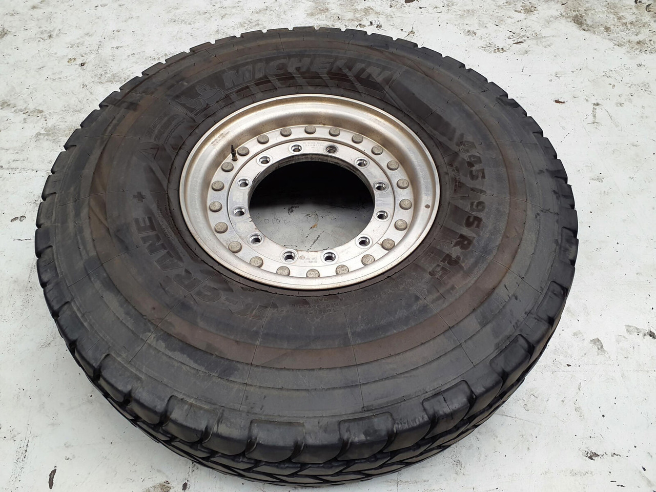 Grove Wheel 445/95R25 12 9 2p alu - Roue complète pour Grue: photos 2 Grove Wheel 445/95R25 12 9 2p alu - Roue complète pour Grue: photos 2