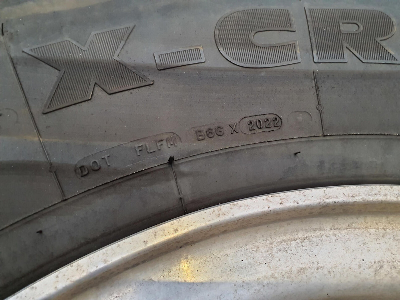 Grove Wheel 445/95R25 12 9 2p alu - Roue complète pour Grue: photos 4 Grove Wheel 445/95R25 12 9 2p alu - Roue complète pour Grue: photos 4