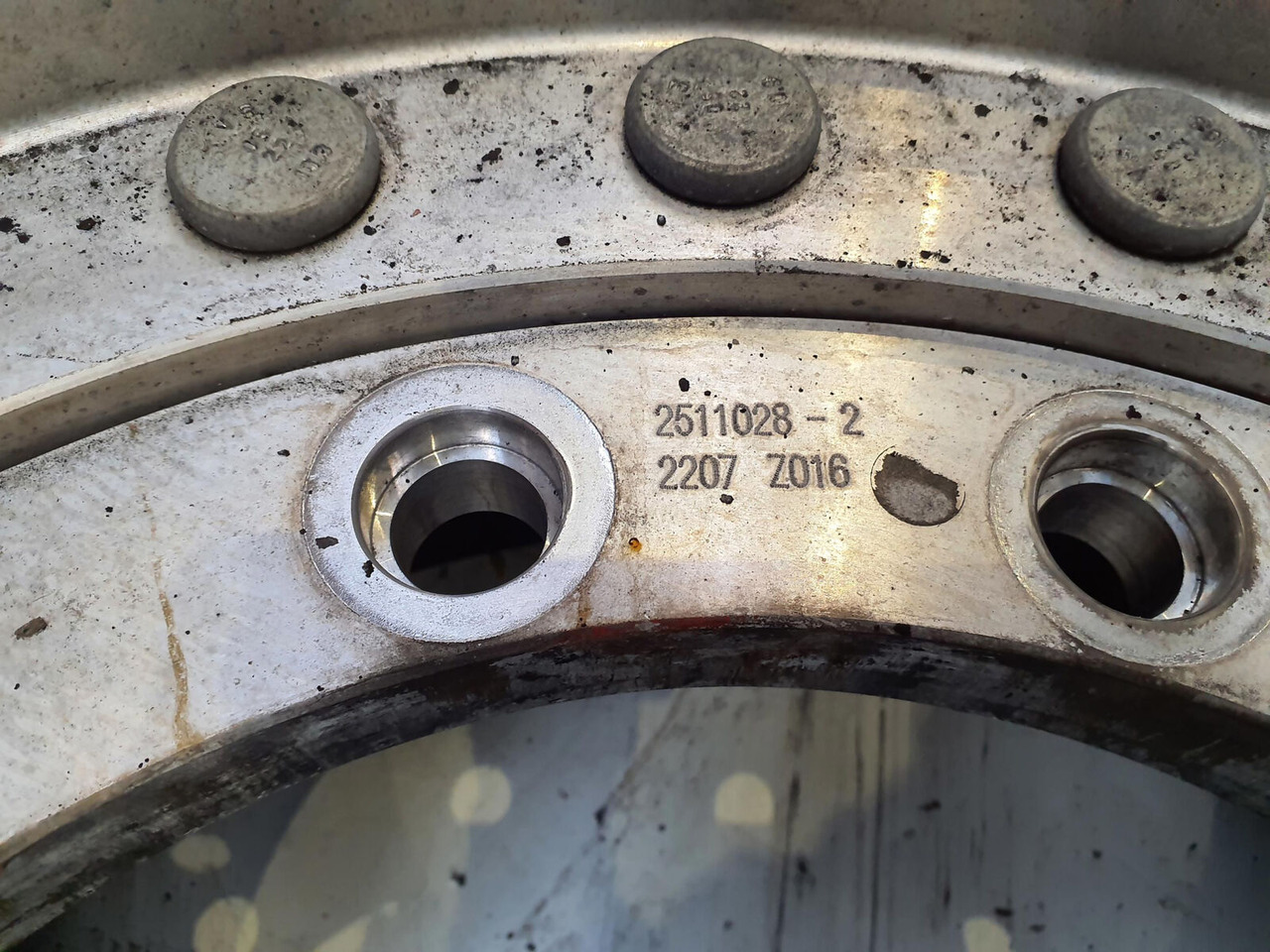 Grove Wheel 445/95R25 12 9 2p alu - Roue complète pour Grue: photos 4 Grove Wheel 445/95R25 12 9 2p alu - Roue complète pour Grue: photos 4