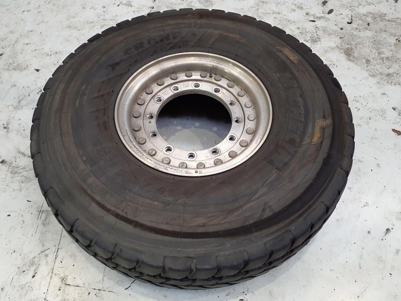 Grove Wheel 445/95R25 12 9 2p alu - Roue complète pour Grue: photos 3 Grove Wheel 445/95R25 12 9 2p alu - Roue complète pour Grue: photos 3