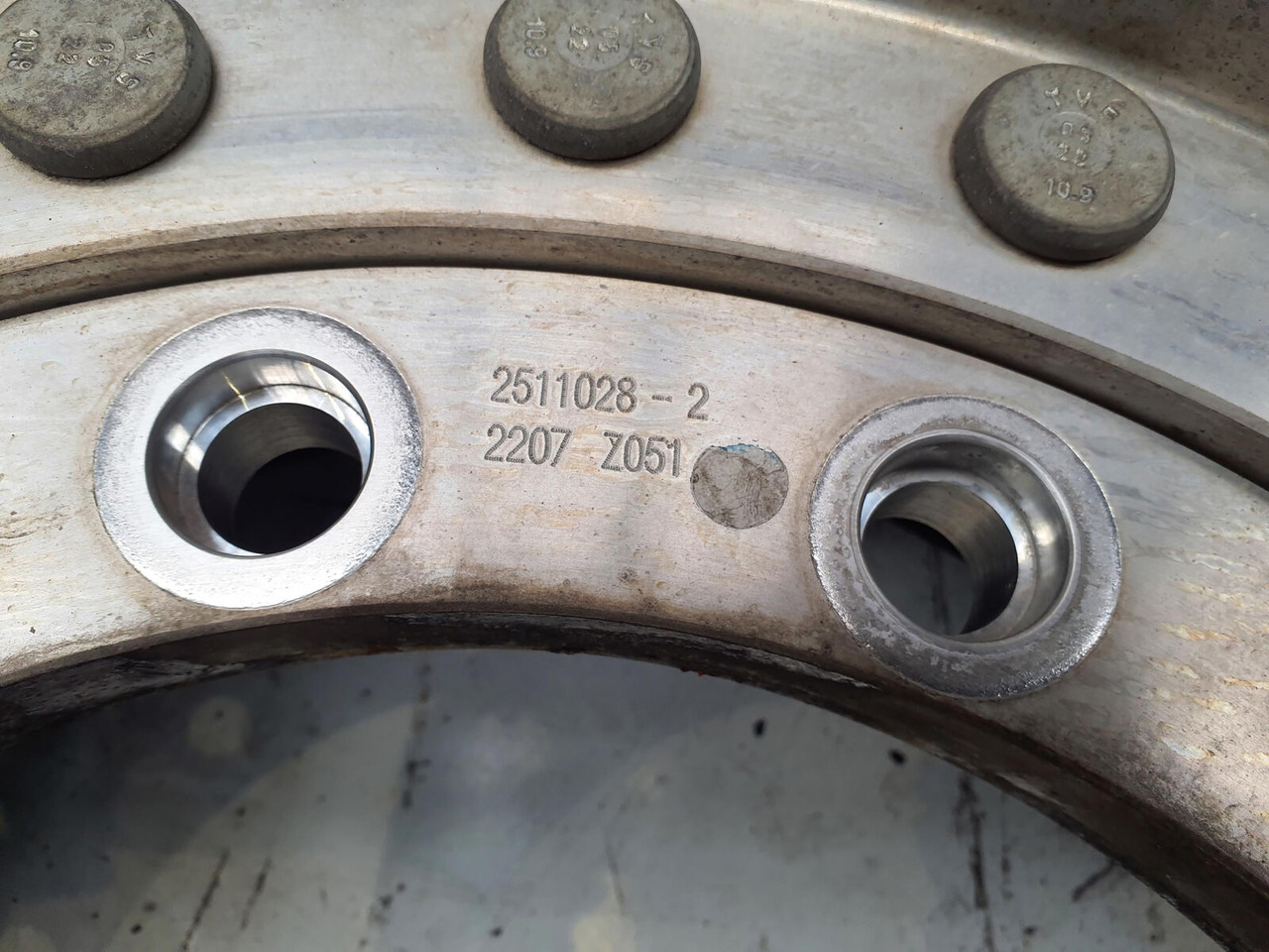 Grove Wheel 445/95R25 12 9 2p alu - Roue complète pour Grue: photos 4 Grove Wheel 445/95R25 12 9 2p alu - Roue complète pour Grue: photos 4