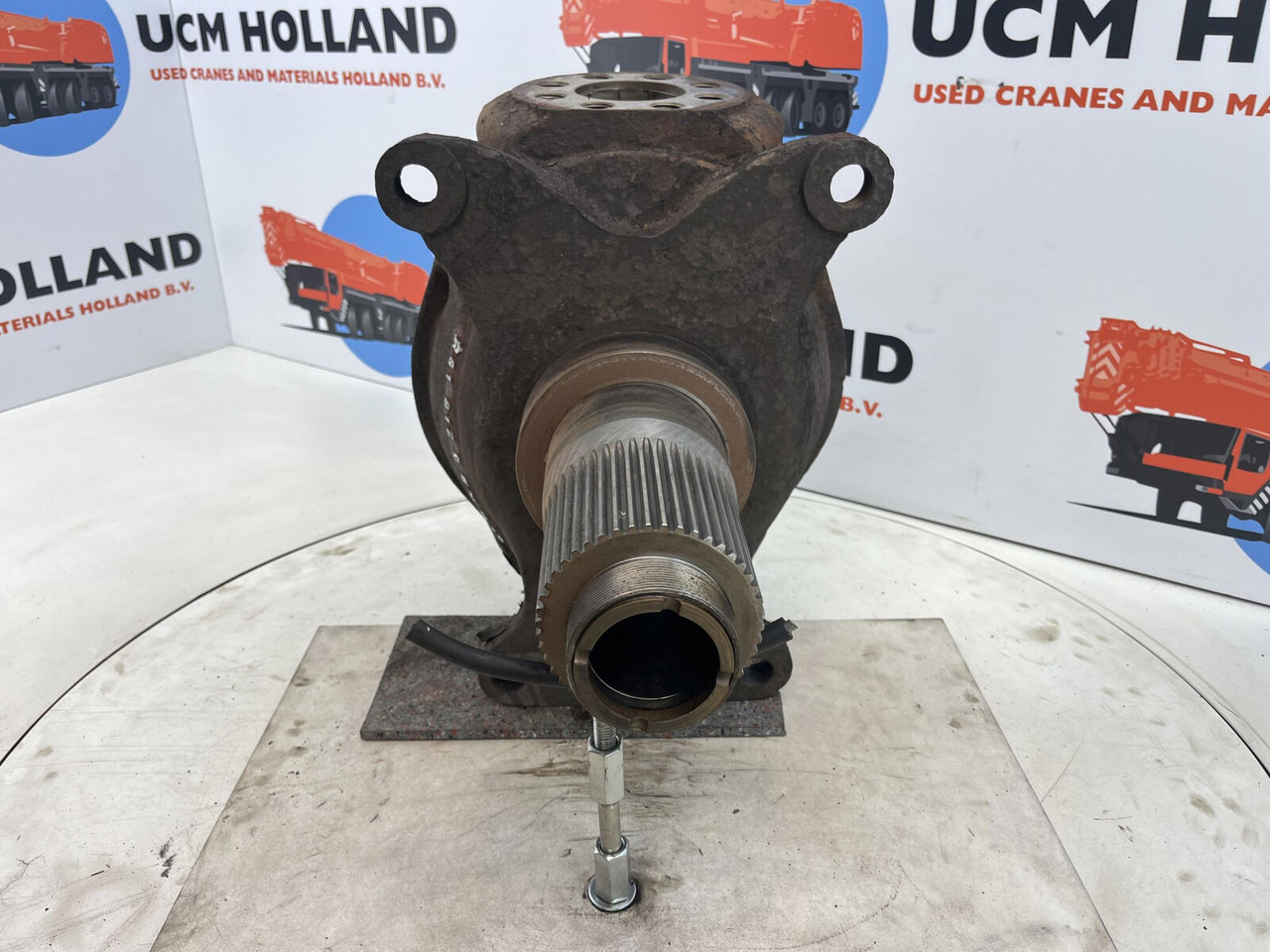Krupp 70 GMT Steering knuckle axle 2 - Fusée d'essieu pour Grue mobile: photos 2 Krupp 70 GMT Steering knuckle axle 2 - Fusée d'essieu pour Grue mobile: photos 2
