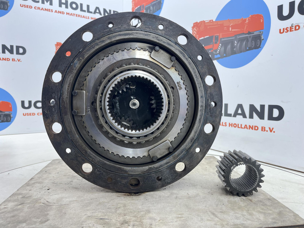 Krupp 70 GMT planetary gear 21-21-63-40-3pl-H135-46 - Moteur de translation pour Grue mobile: photos 5 Krupp 70 GMT planetary gear 21-21-63-40-3pl-H135-46 - Moteur de translation pour Grue mobile: photos 5