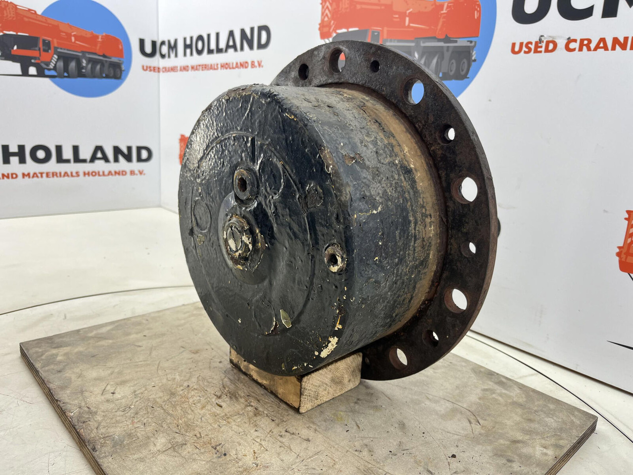 Krupp 70 GMT planetary gear 21-21-63-40-3pl-H135-46 - Moteur de translation pour Grue mobile: photos 2 Krupp 70 GMT planetary gear 21-21-63-40-3pl-H135-46 - Moteur de translation pour Grue mobile: photos 2