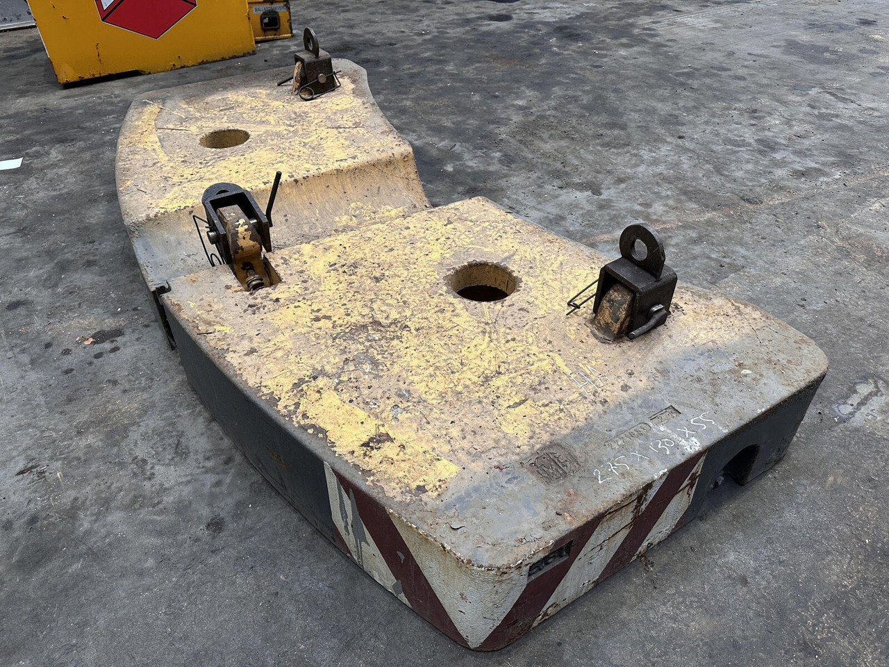 Krupp KMK 4080 - 5110 - 5120 Counterweight 5,8 ton - Contrepoids pour Grue mobile: photos 1 Krupp KMK 4080 - 5110 - 5120 Counterweight 5,8 ton - Contrepoids pour Grue mobile: photos 1