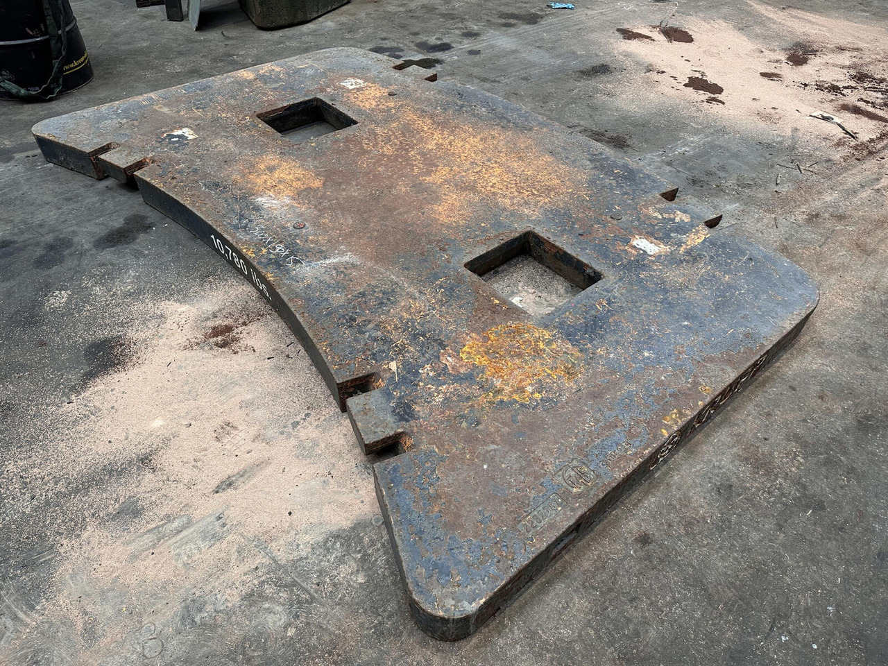 Krupp KMK 5160 counterweight 4,9 ton - Contrepoids pour Grue mobile: photos 1 Krupp KMK 5160 counterweight 4,9 ton - Contrepoids pour Grue mobile: photos 1