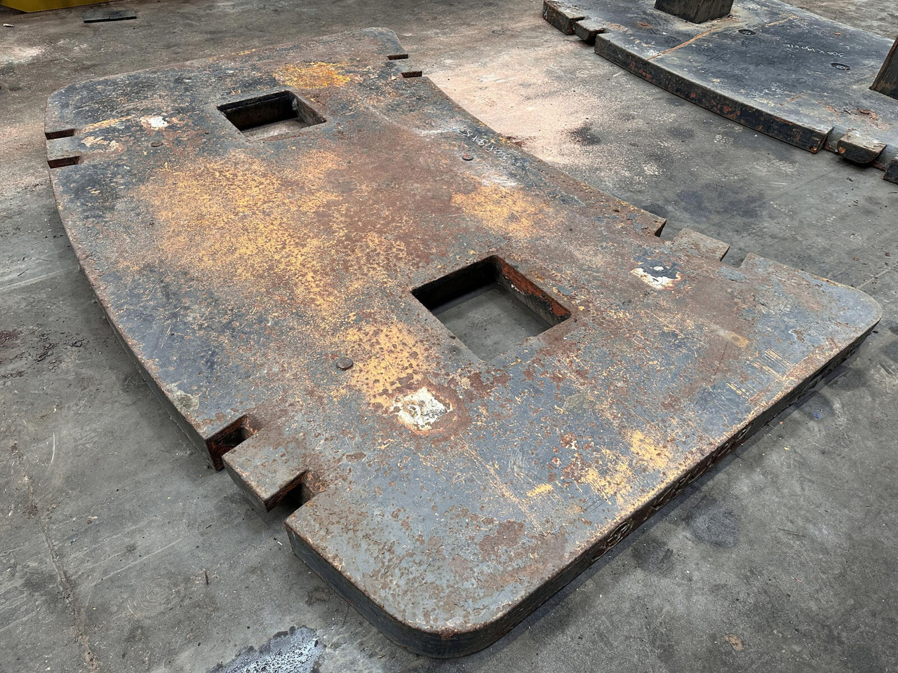 Krupp KMK 5160 counterweight 4,9 ton - Contrepoids pour Grue mobile: photos 3 Krupp KMK 5160 counterweight 4,9 ton - Contrepoids pour Grue mobile: photos 3