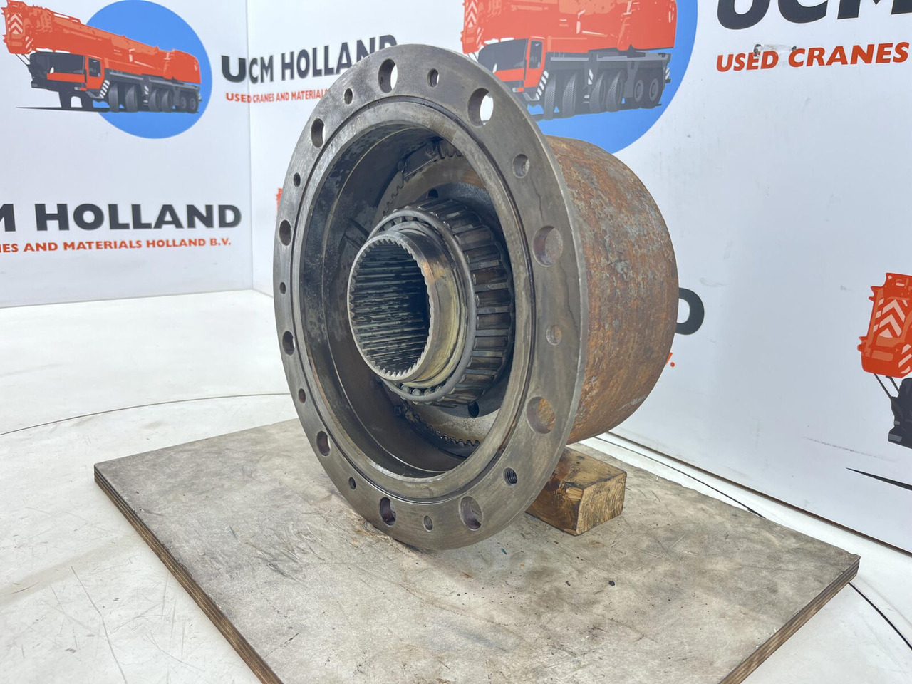 Krupp KMK 8350 planetary gear 22-25-74-40-4pl-H185-46 - Moteur de translation pour Grue mobile: photos 3 Krupp KMK 8350 planetary gear 22-25-74-40-4pl-H185-46 - Moteur de translation pour Grue mobile: photos 3