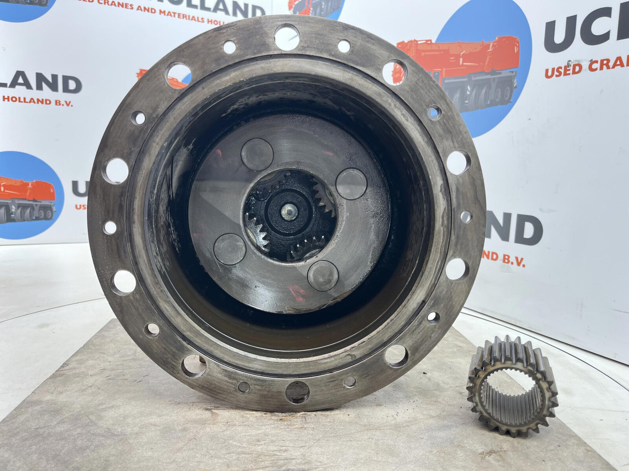 Krupp KMK 8350 planetary gear 22-25-74-40-4pl-H185-46 - Moteur de translation pour Grue mobile: photos 4 Krupp KMK 8350 planetary gear 22-25-74-40-4pl-H185-46 - Moteur de translation pour Grue mobile: photos 4