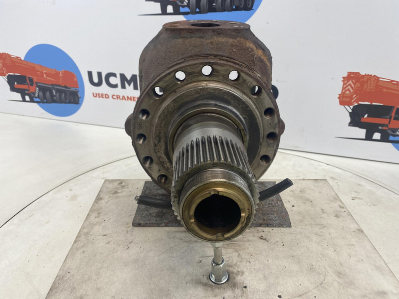 Liebherr LTM 1025 Steering knuckle 16 holes axle 1 - Fusée d'essieu pour Grue: photos 2 Liebherr LTM 1025 Steering knuckle 16 holes axle 1 - Fusée d'essieu pour Grue: photos 2