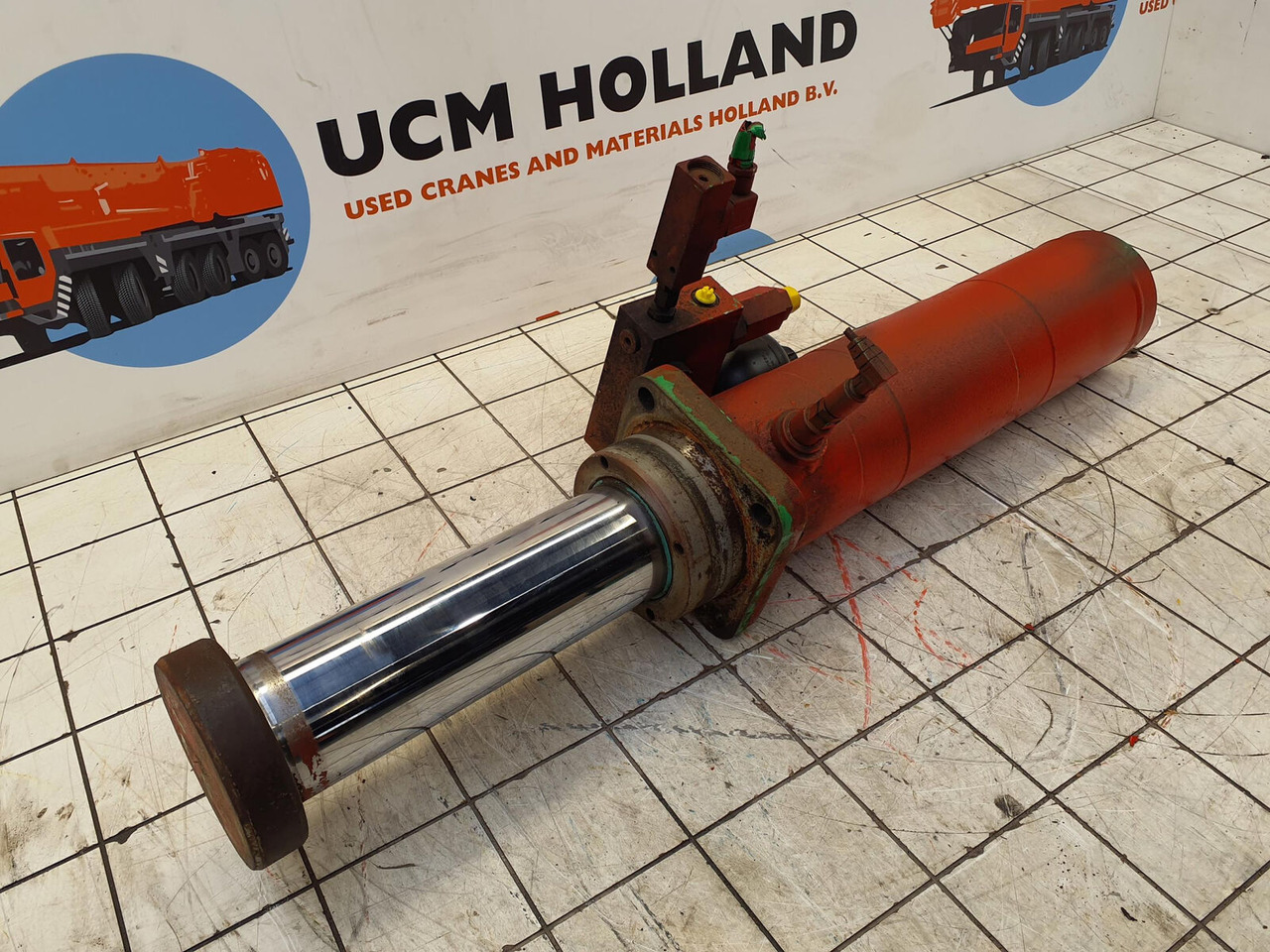 Liebherr LTM 1060-2 counterweight cylinder - Vérin hydraulique pour Grue mobile: photos 3 Liebherr LTM 1060-2 counterweight cylinder - Vérin hydraulique pour Grue mobile: photos 3