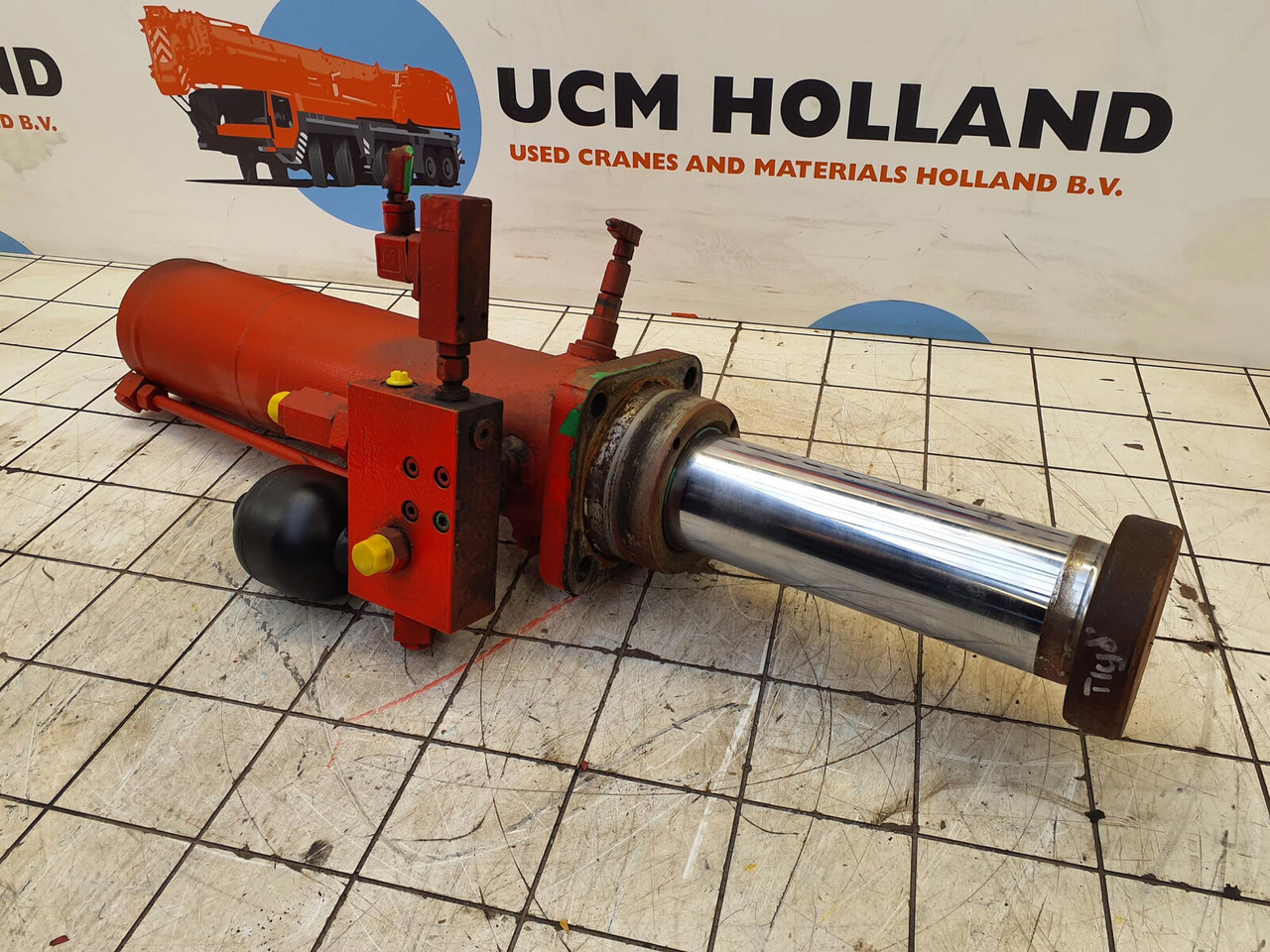 Liebherr LTM 1060-2 counterweight cylinder - Vérin hydraulique pour Grue mobile: photos 1 Liebherr LTM 1060-2 counterweight cylinder - Vérin hydraulique pour Grue mobile: photos 1