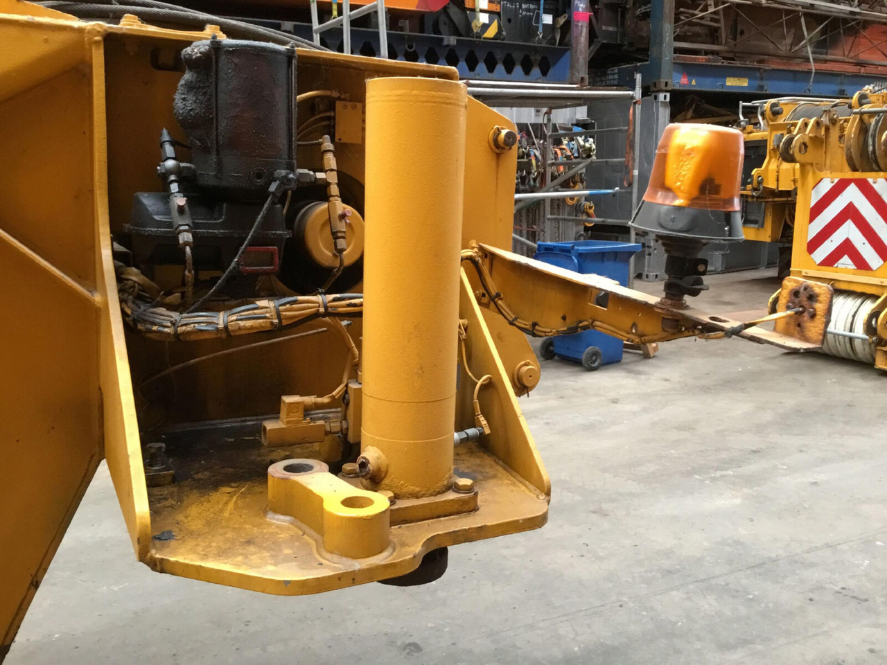 Liebherr LTM 1060-2 counterweight cylinder - Vérin hydraulique pour Grue mobile: photos 2 Liebherr LTM 1060-2 counterweight cylinder - Vérin hydraulique pour Grue mobile: photos 2