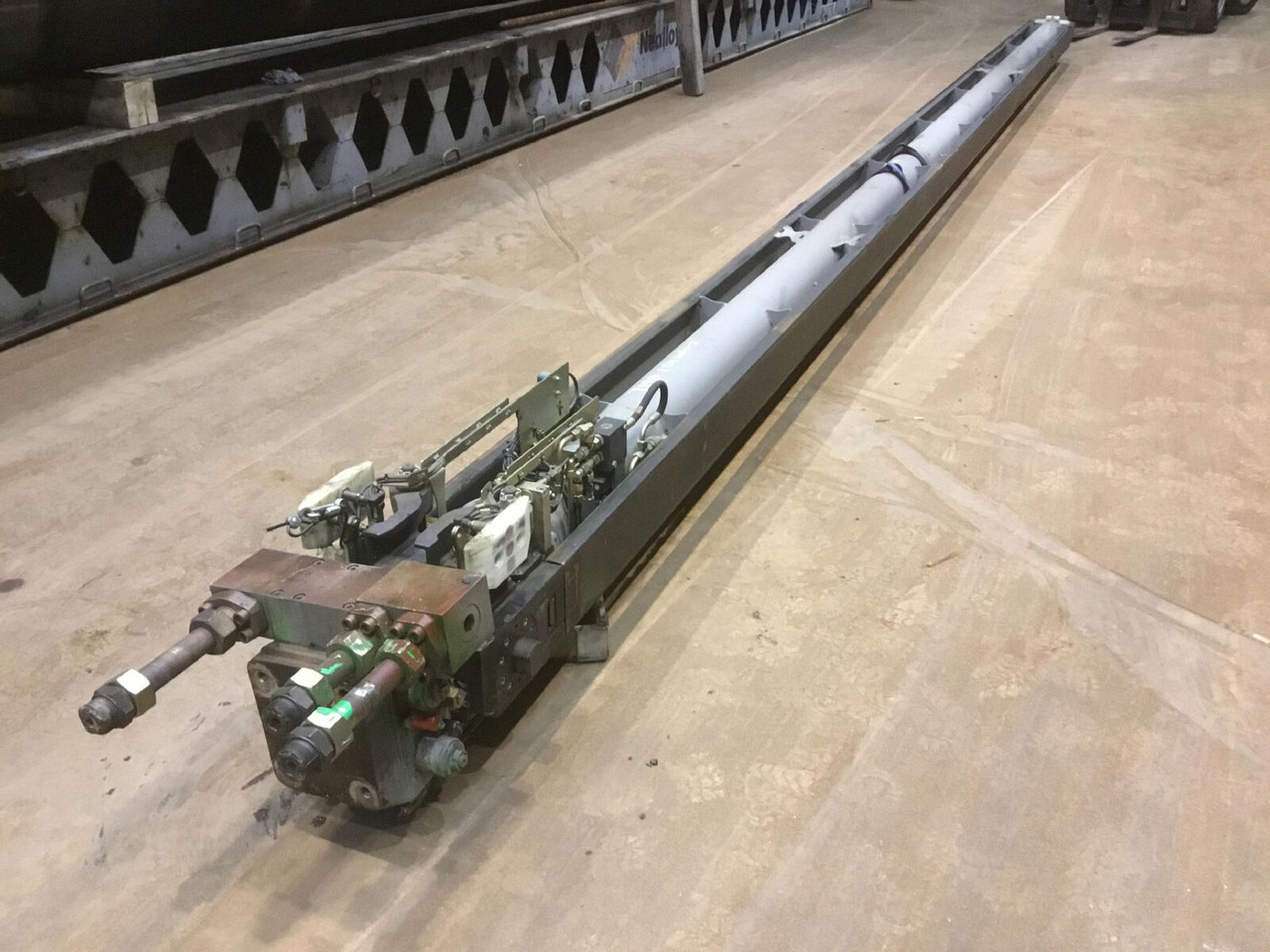 Liebherr LTM 1060-2 telescopic cylinder - Vérin hydraulique pour Grue mobile: photos 1 Liebherr LTM 1060-2 telescopic cylinder - Vérin hydraulique pour Grue mobile: photos 1