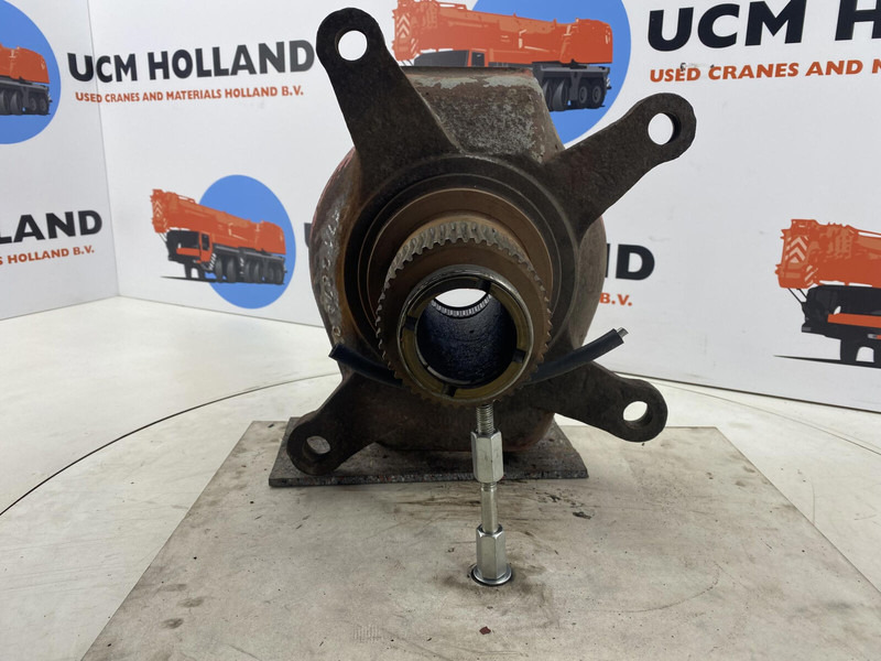 Liebherr LTM 1060 Steering knuckle axle 1 and 2 - Fusée d'essieu pour Grue: photos 2 Liebherr LTM 1060 Steering knuckle axle 1 and 2 - Fusée d'essieu pour Grue: photos 2
