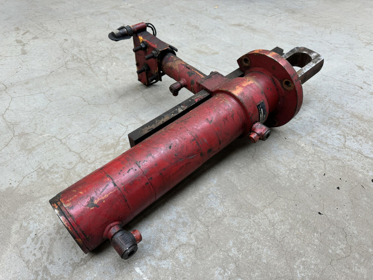 Liebherr LTM 1060 counterweight cylinder - Vérin hydraulique pour Grue mobile: photos 1 Liebherr LTM 1060 counterweight cylinder - Vérin hydraulique pour Grue mobile: photos 1