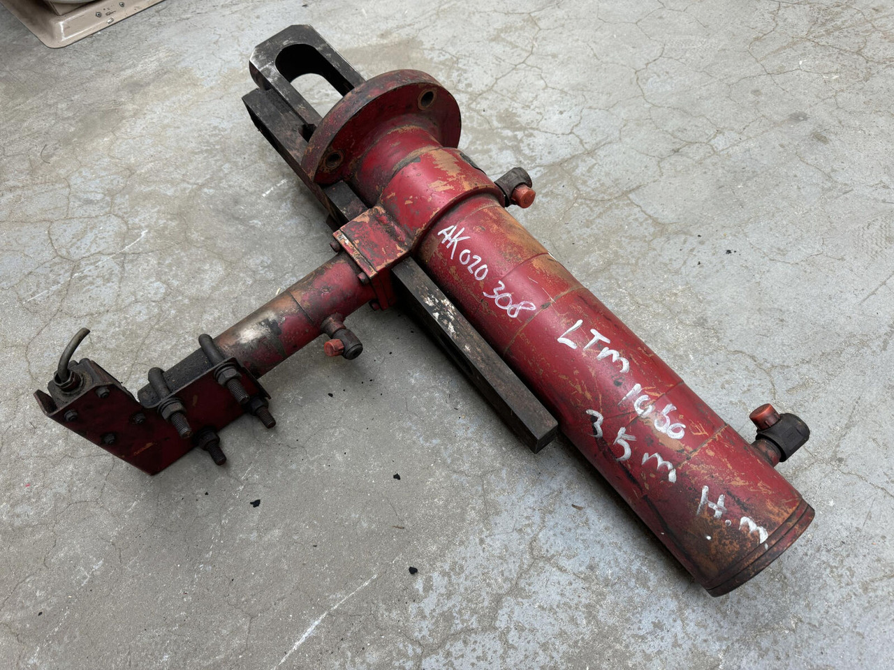 Liebherr LTM 1060 counterweight cylinder - Vérin hydraulique pour Grue mobile: photos 5 Liebherr LTM 1060 counterweight cylinder - Vérin hydraulique pour Grue mobile: photos 5