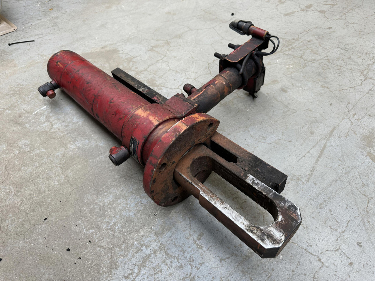 Liebherr LTM 1060 counterweight cylinder - Vérin hydraulique pour Grue mobile: photos 3 Liebherr LTM 1060 counterweight cylinder - Vérin hydraulique pour Grue mobile: photos 3