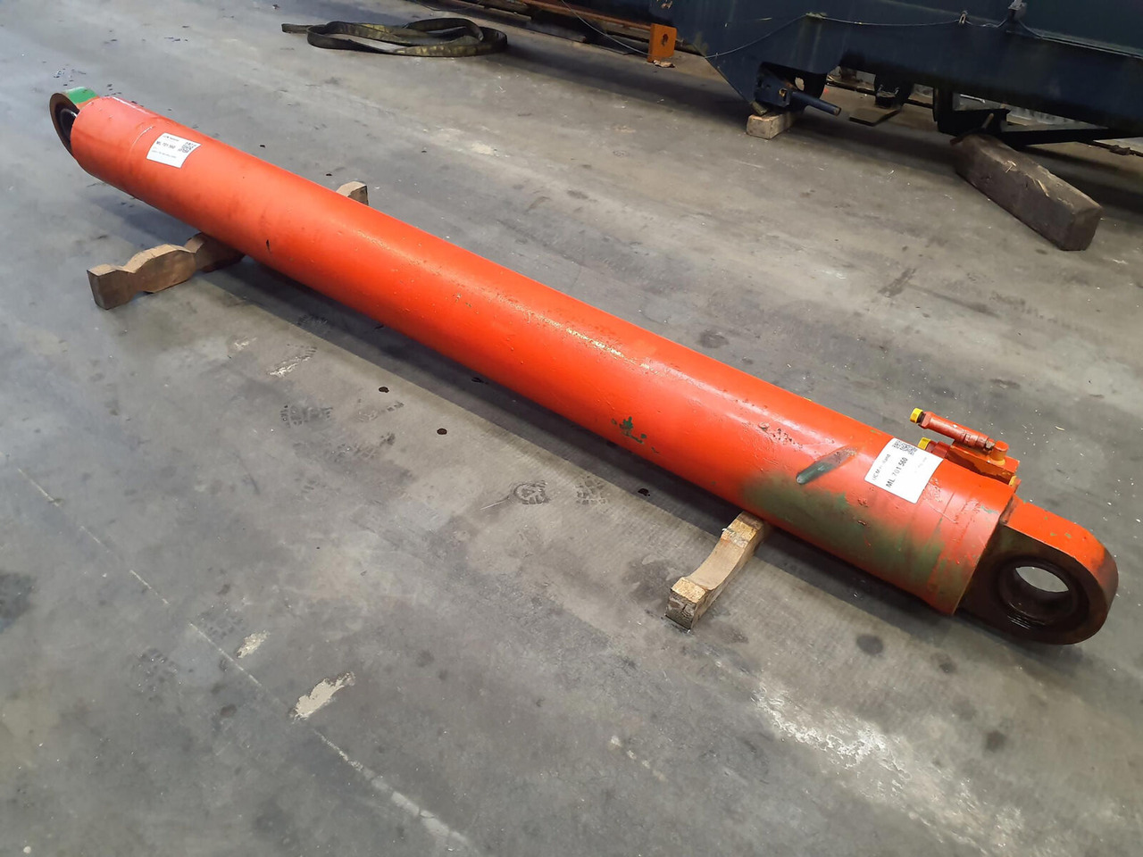 Liebherr LTM 1060 luffing cylinder - Vérin hydraulique pour Grue mobile: photos 4 Liebherr LTM 1060 luffing cylinder - Vérin hydraulique pour Grue mobile: photos 4