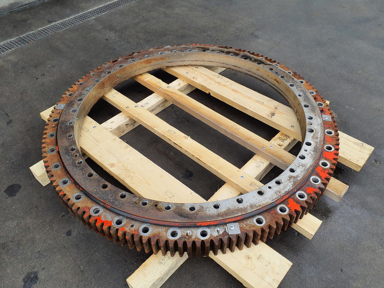 Liebherr LTM 1060 slewing ring - Couronne d'orientation pour Grue mobile: photos 2 Liebherr LTM 1060 slewing ring - Couronne d'orientation pour Grue mobile: photos 2