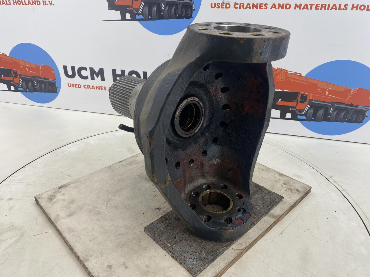 PPM 250 ATT Steering knuckle 16 holes axle 1 - Fusée d'essieu pour Grue mobile: photos 4 PPM 250 ATT Steering knuckle 16 holes axle 1 - Fusée d'essieu pour Grue mobile: photos 4