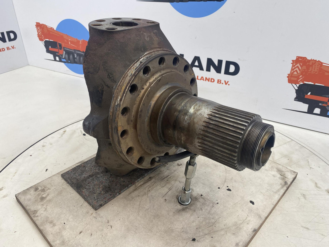 PPM 280 ATT Steering knuckle 16 holes axle 1 - Fusée d'essieu pour Grue: photos 3 PPM 280 ATT Steering knuckle 16 holes axle 1 - Fusée d'essieu pour Grue: photos 3