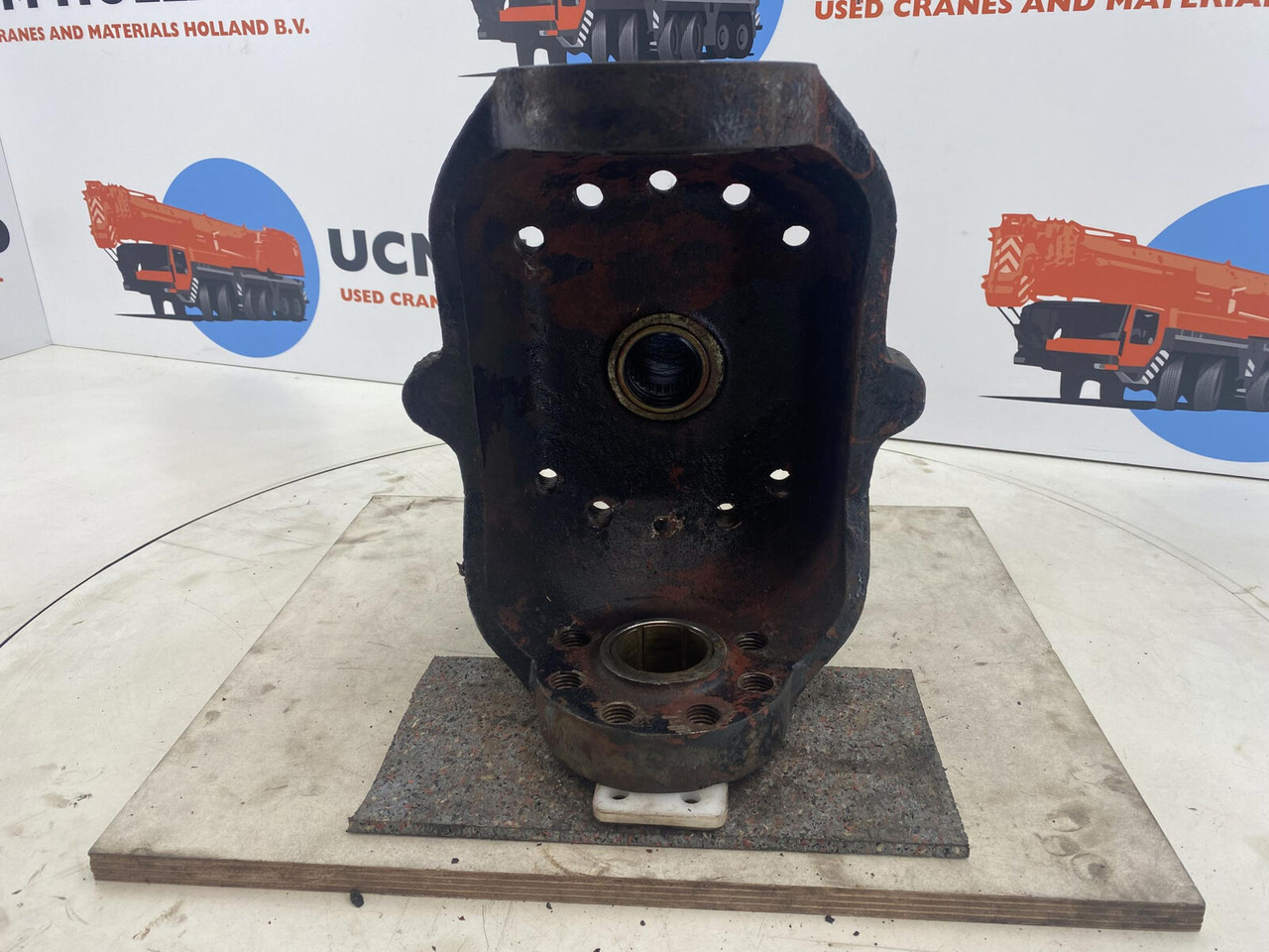 PPM 280 ATT Steering knuckle 16 holes axle 1 - Fusée d'essieu pour Grue: photos 5 PPM 280 ATT Steering knuckle 16 holes axle 1 - Fusée d'essieu pour Grue: photos 5