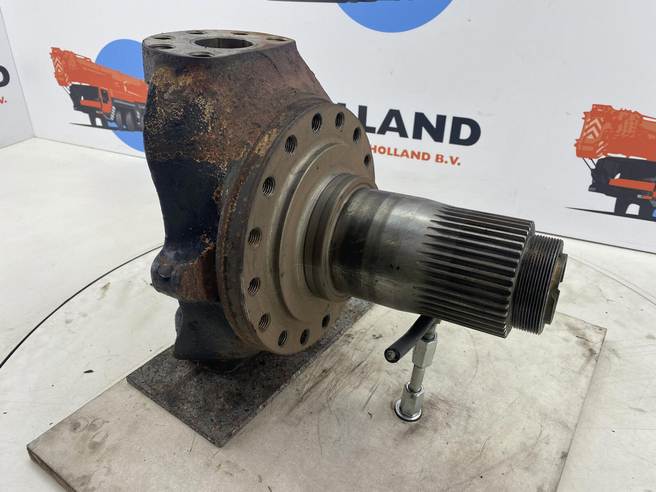 PPM 280 ATT Steering knuckle 16 holes axle 2 - Fusée d'essieu pour Grue: photos 3 PPM 280 ATT Steering knuckle 16 holes axle 2 - Fusée d'essieu pour Grue: photos 3